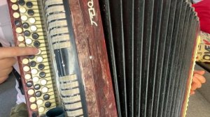 ПОСМОТРЕВ ЭТО, ТЫ НАУЧИШЬСЯ ИГРАТЬ НА БАЯНЕ! Песня на все времена)РАЗБОР