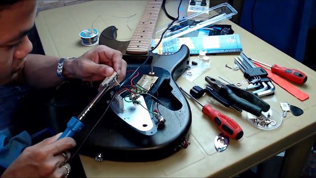 Fixing Cheap Guitar Noise and Turn to Expensive quality (Cort Stratocaster) смотреть онлайн