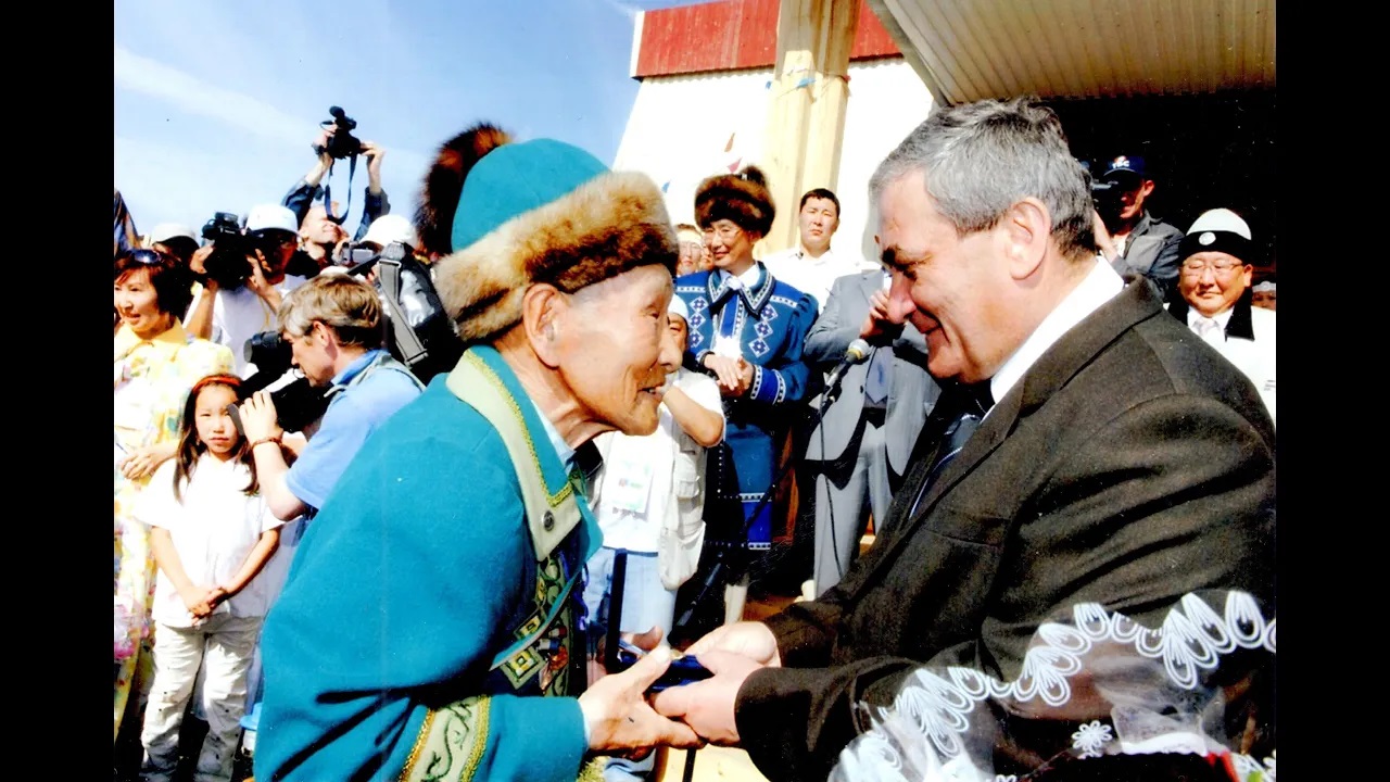 Республиканский Ысыах Олонхо в Сунтарском улусе. 2006 г. смотреть онлайн