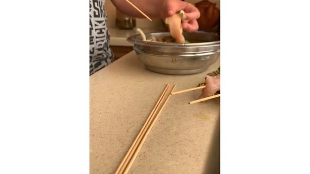 Готовим шашлык на даче!!! смотреть онлайн