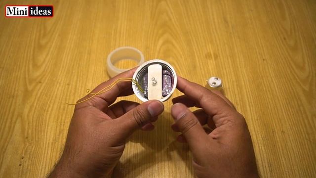 How To Convert Old LED Bulb To Bluetooth Speaker | Bluetooth Speaker With LED Light Music RB Color смотреть онлайн