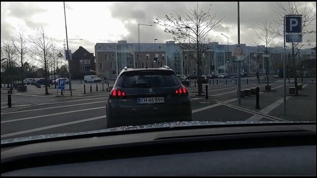 Renault Megane E-Tech Equilibre with 9" screen (Danish market). Navigation using Apple Carplay смотреть онлайн