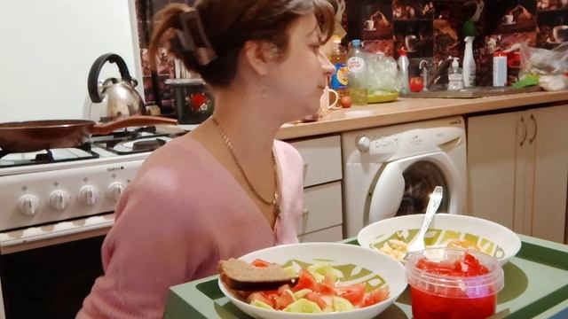 Мукбанг рис с яйцом, наггетсами, салатом и имбирём / нужно быть собой / Mukbang, Eating, Food