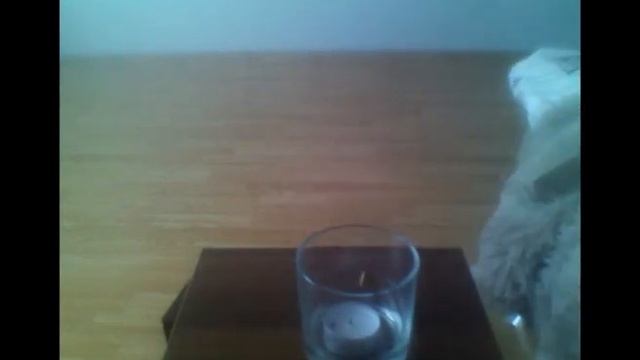 Как зажечь свечку в глубокой посудине и не обжечься смотреть онлайн