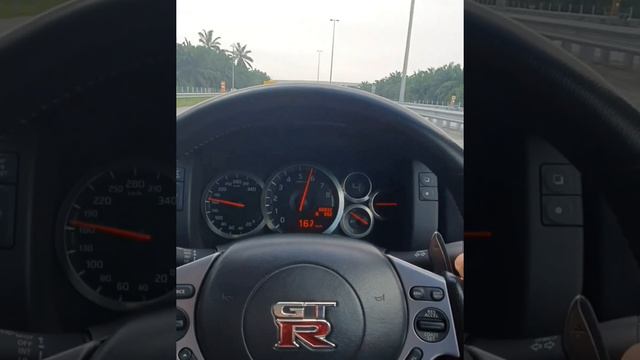 STOCK NISSAN GTR R35 ACCELERATION смотреть онлайн