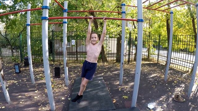 Всемирный день подтягиваний 2018. Юные гимнасты на перекладине. смотреть онлайн