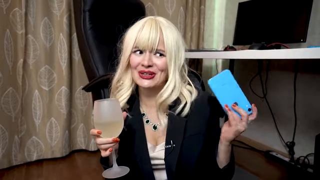 Что в телефоне дочке мамины подруги? Что она скрывает! смотреть онлайн