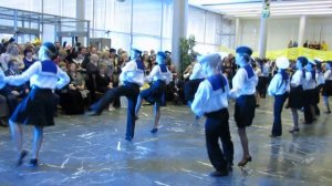 "Яблочко" - матросский танец.