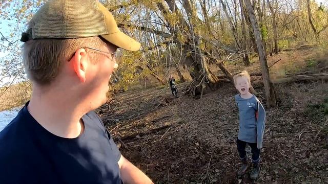No Food Survival Camping - Foraging  Wild Edibles & Building Shelter (Axe Only Bushcraft Challenge)