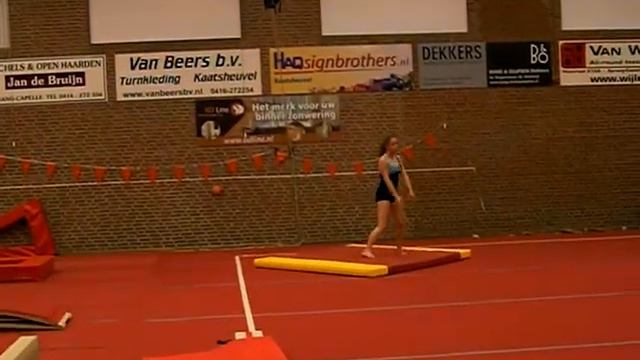 Sabine met dubbel salto смотреть онлайн