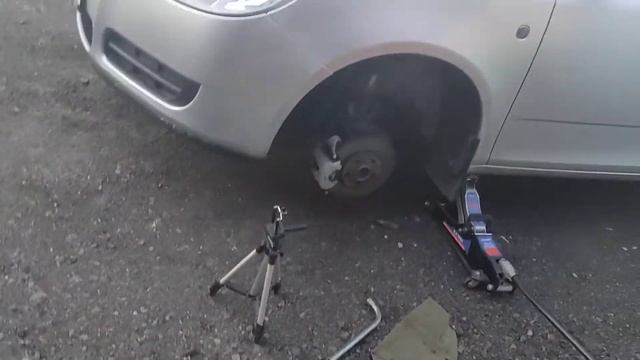 Как устранить скрип в колесе автомобиля. Возможные причины скрипа в колесах смотреть онлайн