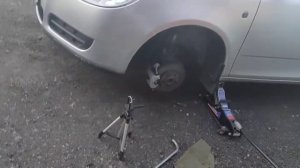 Как устранить скрип в колесе автомобиля. Возможные причины скрипа в колесах