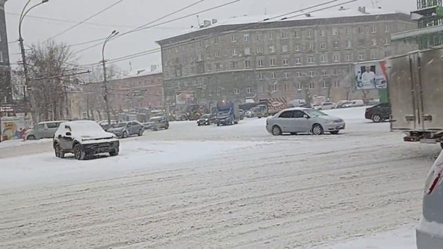 Новосибирск 06.12.2023год.Город завалило снегом. Аномальный снегопад в Новосибирске. смотреть онлайн