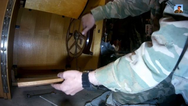 Швейная машина ПМЗ с ножным приводом. Смазка ножного привода Sewing machine with foot drive смотреть онлайн