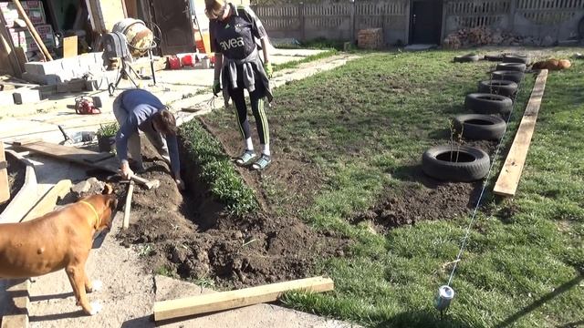 9 04 20, завтрак, доделали газон, пересадили цветы, чеснок и щавель, ужин, Шаповаловы смотреть онлайн