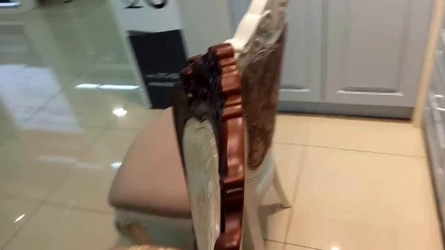 Стул в традиционном классическом стиле. смотреть онлайн