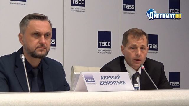 Город на Неве в ожидании праздника и Крестного хода смотреть онлайн