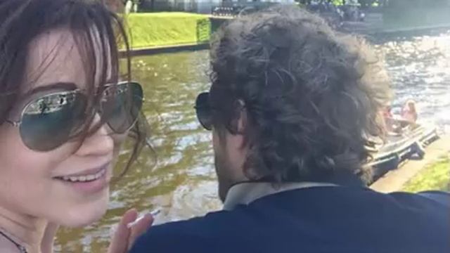 АЛЕНА ХМЕЛЬНИЦКАЯ впервые показала БУДУЩЕГО МУЖА! Он оказался известным... смотреть онлайн