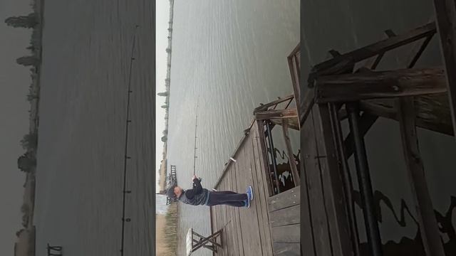 мальчик рыбачит смотреть онлайн
