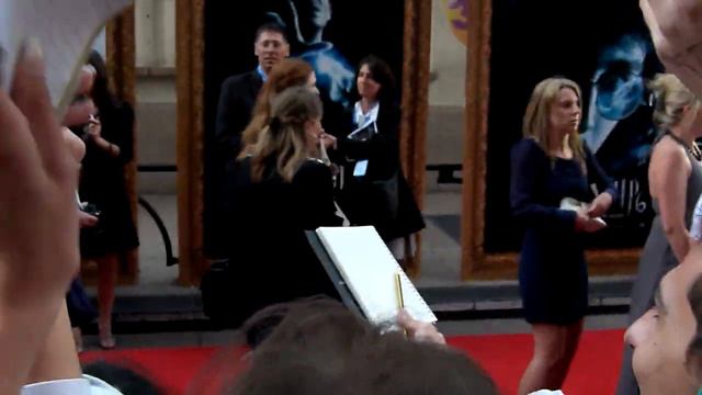 Harry Potter and the Deathly Hallows part 2 London Premiere Red Carpet смотреть онлайн