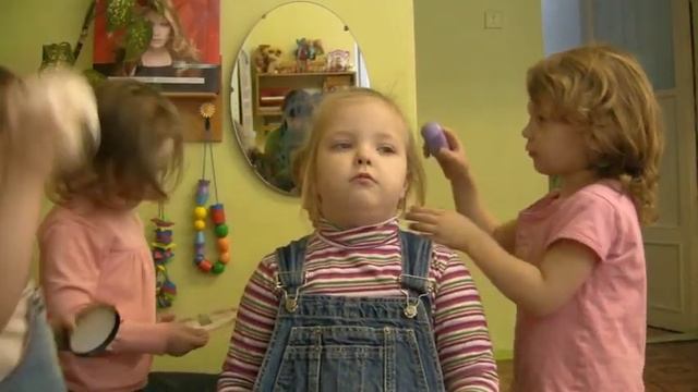 Один день в детском саду. Игры детей. смотреть онлайн