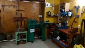 Мастерская сварщика в гараже.