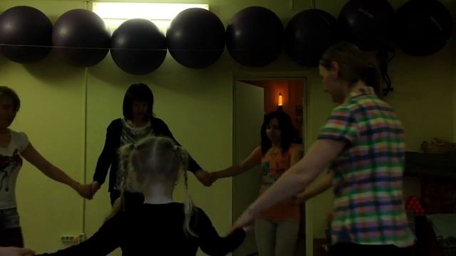 Круговые танцы смотреть онлайн