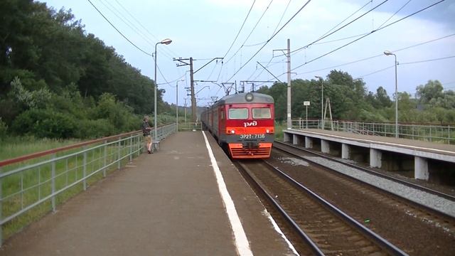 Электропоезд ЭР2Т-7136 платформа Сушкинская смотреть онлайн