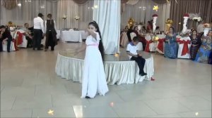 Gypsy-Танцуют цыганские дети.