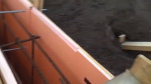 Установка арматуры в ленту фундамента, установка съемной и несъёмной опалубки.Часть 2