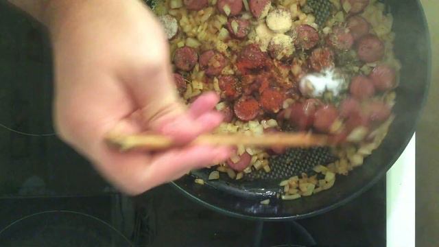 Паста с креветками и колбасками смотреть онлайн