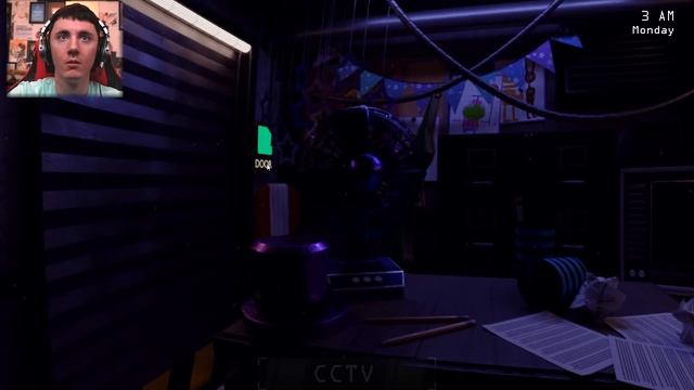 THIS FREDBEAR GAME IS TERRIFYING! || FNAF Running in the 80's Part 1 смотреть онлайн