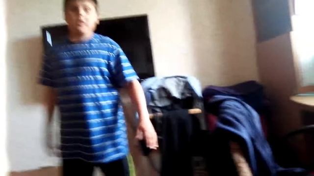 Мне купили гироскутер и мой друг его испытывает смотреть онлайн