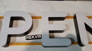 объемные световые буквы с динамикой свечения