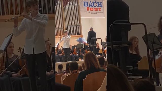J.S. Bach. Suite №2 h-moll (5.Polonaise, 7.Badinerie), Даниил Росс - флейта. смотреть онлайн