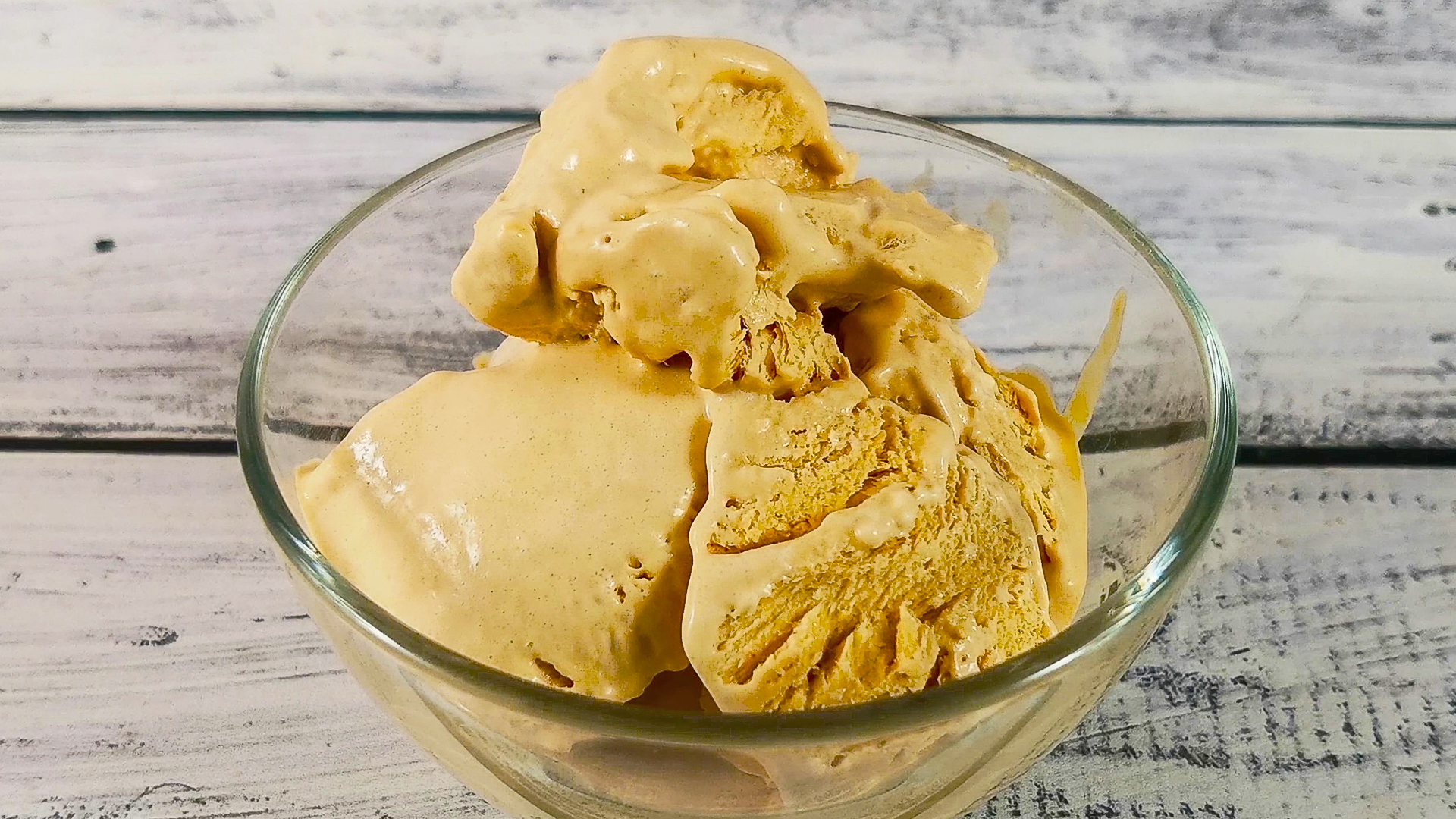 Домашнее карамельное мороженое вкуснее, чем из магазина. Простой и очень вкусный рецепт смотреть онлайн