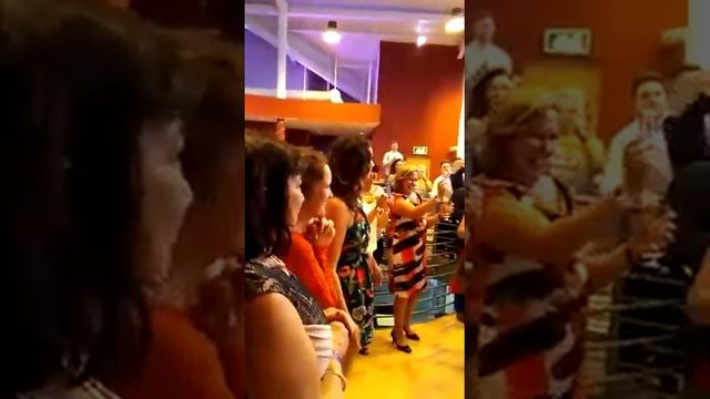 Gary Barlow surprises Dundee girl Jill Campbell 30th birthday смотреть онлайн