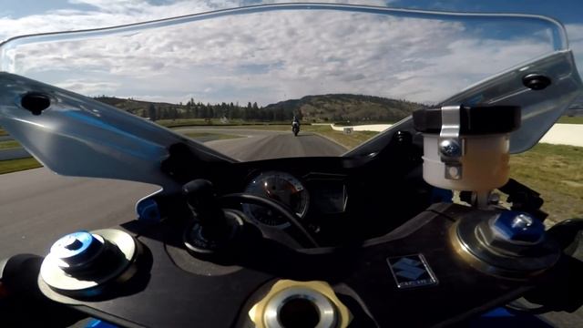 Suzuki GSXR600 K9 Area27 Track Day First Fall смотреть онлайн