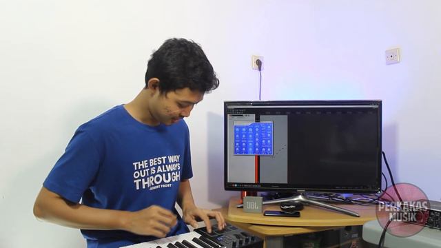 Review Midi Controller Alesis V25 | Solusi Hemat Memainkan Alat Musik Apapun!! смотреть онлайн