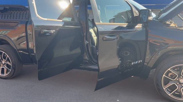 2022 MODEL YEAR
RAM 1500 LARAMIE CREW CAB 4X4