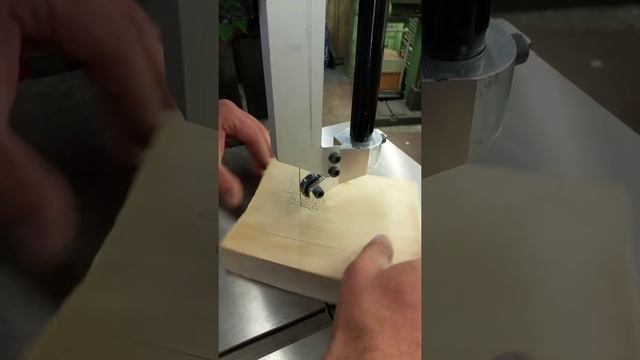 Pegas Scroll Band saw in action смотреть онлайн