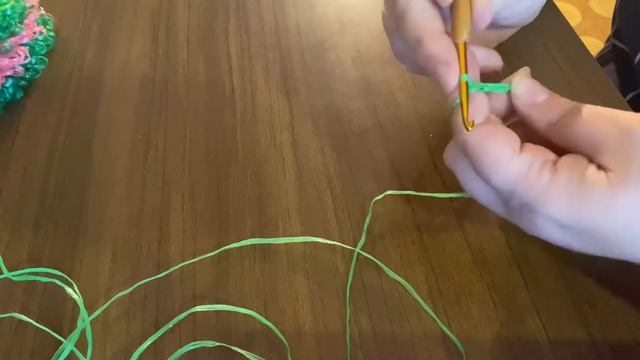 Как начать вязать крючком мочалку? Воздушные петли. Вязание крючком для начинающих. смотреть онлайн