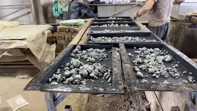 Производство крупноформатной тротуарной плитки в цвете «Белый мрамор» – заливка. смотреть онлайн