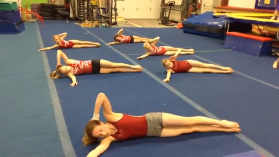 Как гимнастки качают пресс ;) смотреть онлайн