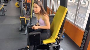 Отведение бедра сидя в тренажёре 1 и 2 вариация