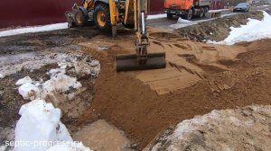 Строим въезд на участок, укладываем трубу в канаву