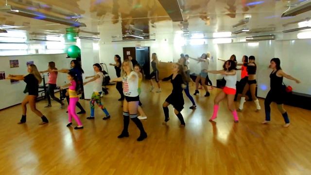 День Танца - GO-GO DANCE смотреть онлайн