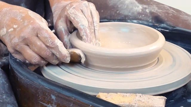 Как вытянуть блюдо за гончарным кругом смотреть онлайн