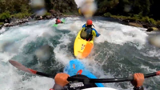 La Magia del Sur - Kayak en Rio Fuy / Pyranha Ozone, Scorch y Burn 3 смотреть онлайн
