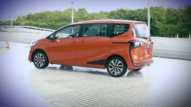 Test Drive ABS /TRACTION CONTROL/ CVT : TOYOTA SIENTA 1.5 смотреть онлайн
